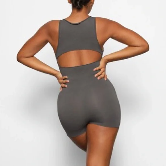 Skims raw edge onesie - Picture 3 of 3